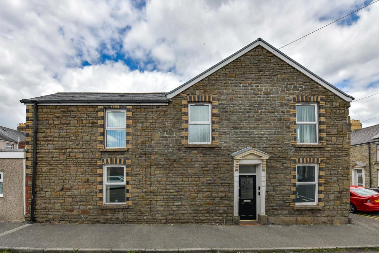 Host & - Gerald House * Swansea